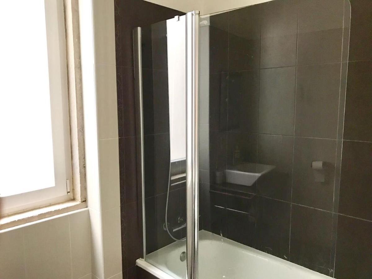 Luxury Part Of The City - Modern Apartment With Airconditioning - Near Subway リスボン エクステリア 写真